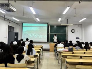 bv1946伟德团总支召开思想政治团课...